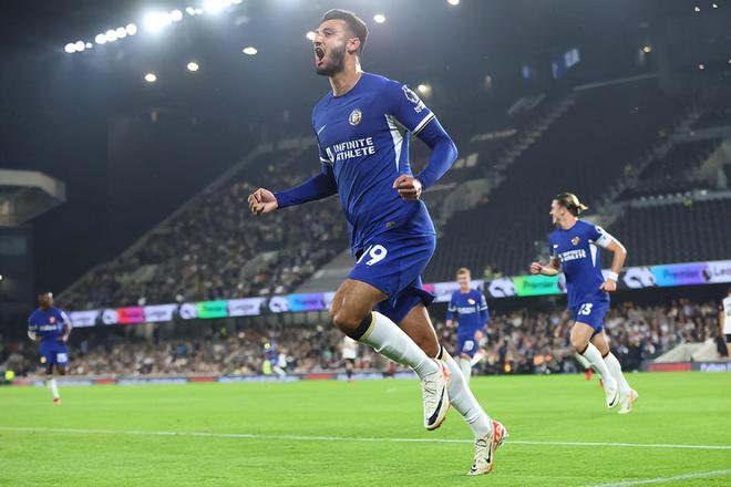 补时4分钟。利兹联队认为库尼亚手球应判点球，但VAR未予支持。 90+1’ ｜ ⚪️ 1-1 🔴 ｜ #MUFC 来源：Stretford Paddock