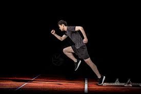 库里疑似被犯规未响哨 随手一抛仍然命中